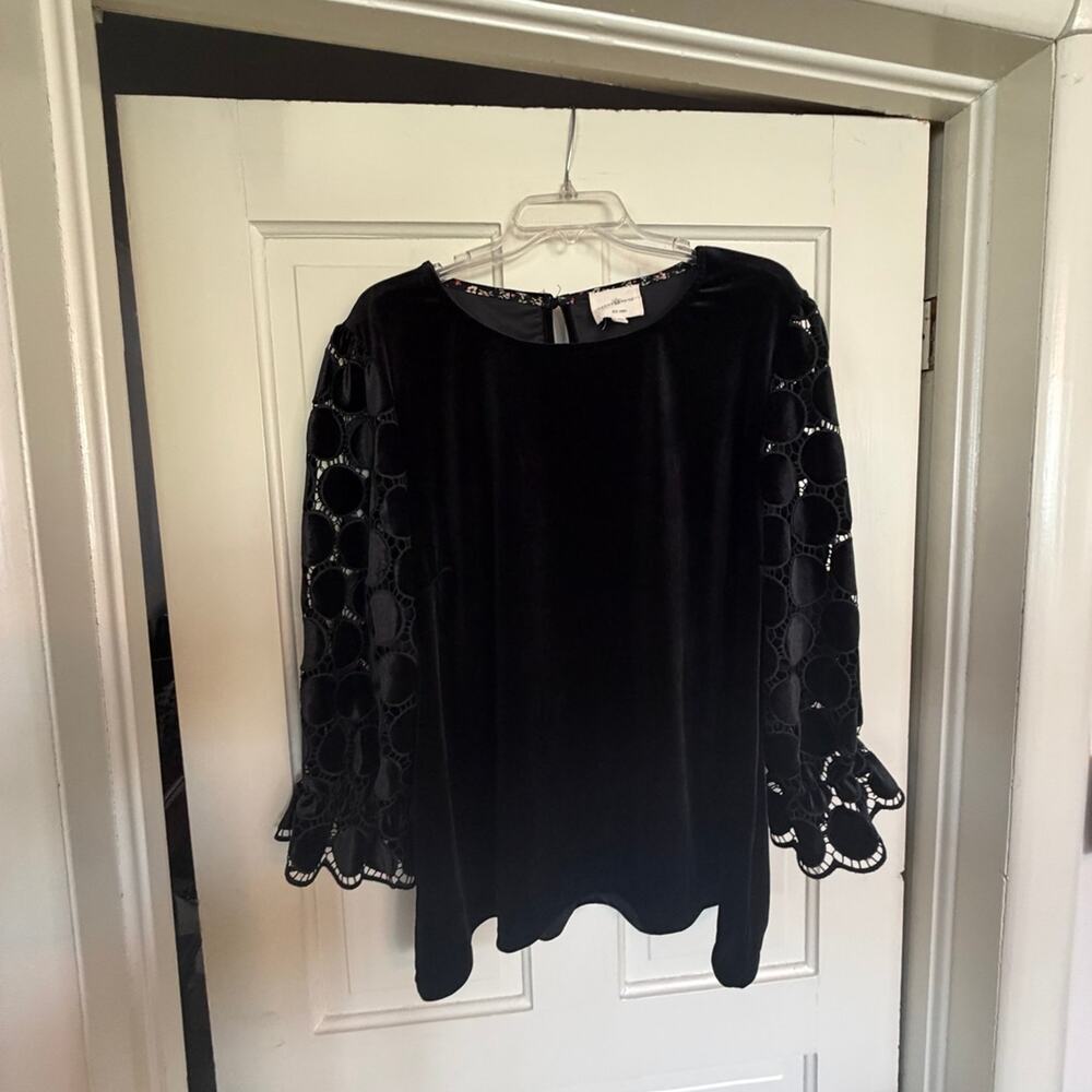 Umgee Black Velvet Top with Crochet Cutout Sleeves Size 1XL